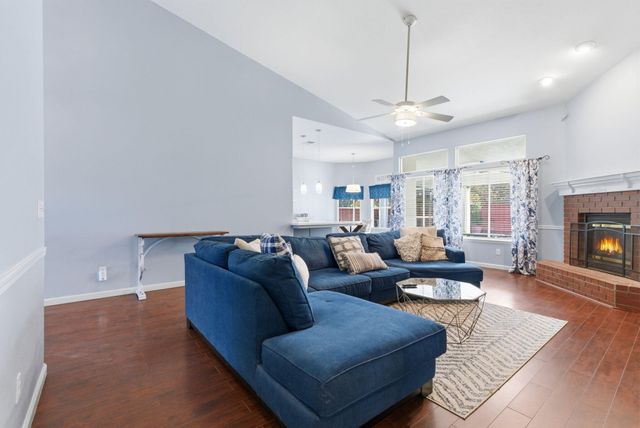 1109 W Cinnamon Avenue, Hanford, CA 93230