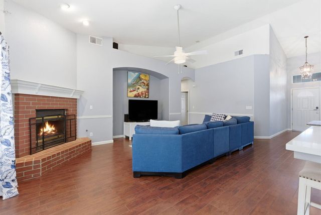 1109 W Cinnamon Avenue, Hanford, CA 93230