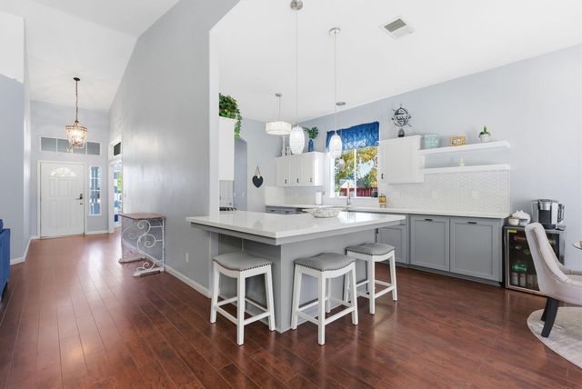 1109 W Cinnamon Avenue, Hanford, CA 93230