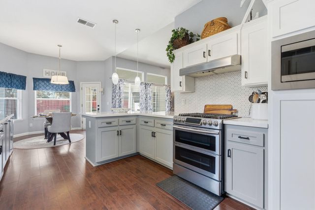 1109 W Cinnamon Avenue, Hanford, CA 93230