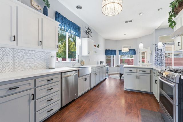 1109 W Cinnamon Avenue, Hanford, CA 93230