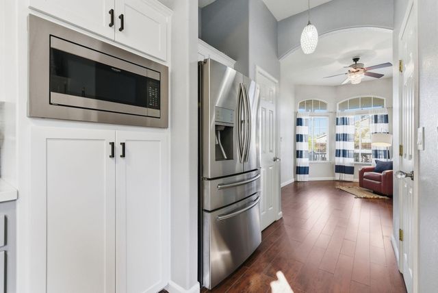 1109 W Cinnamon Avenue, Hanford, CA 93230