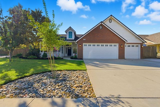 1109 W Cinnamon Avenue, Hanford, CA 93230