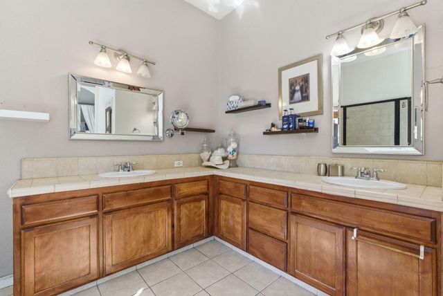 1109 W Cinnamon Avenue, Hanford, CA 93230