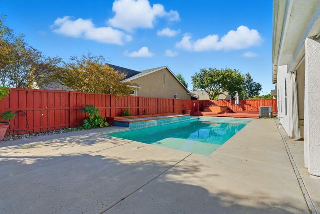 1109 W Cinnamon Avenue, Hanford, CA 93230