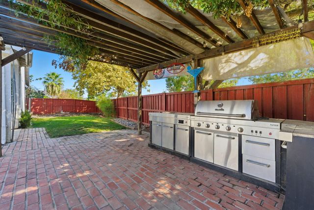 1109 W Cinnamon Avenue, Hanford, CA 93230