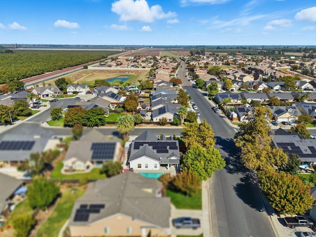 1109 W Cinnamon Avenue, Hanford, CA 93230
