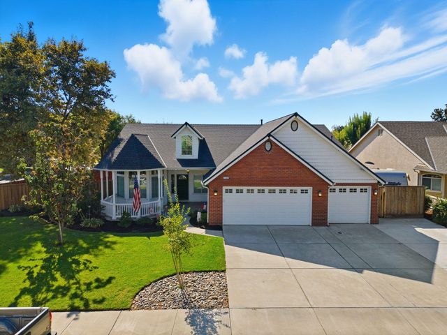 1109 W Cinnamon Avenue, Hanford, CA 93230