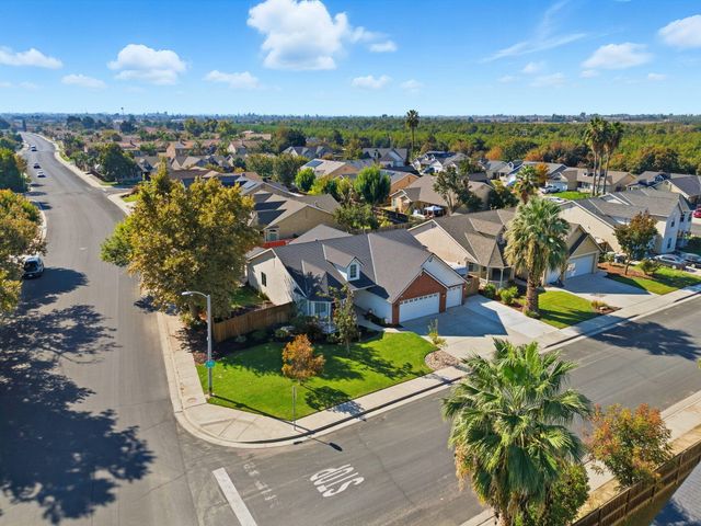 1109 W Cinnamon Avenue, Hanford, CA 93230