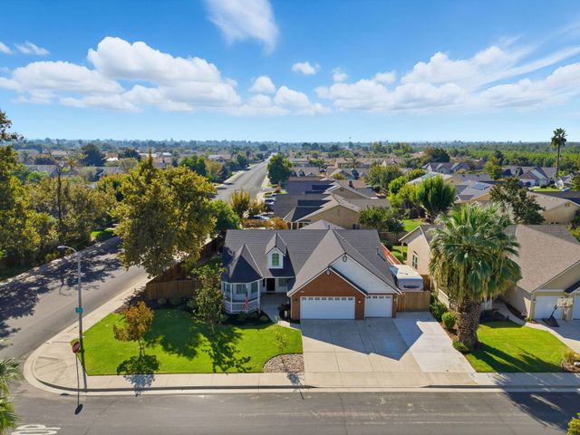 1109 W Cinnamon Avenue, Hanford, CA 93230