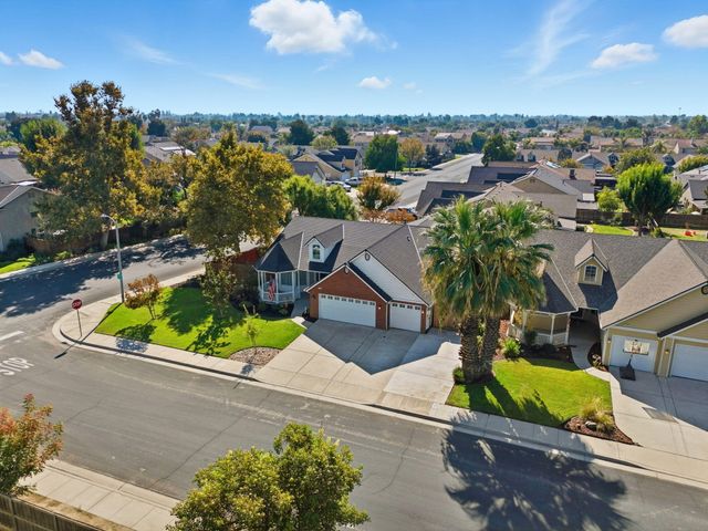 1109 W Cinnamon Avenue, Hanford, CA 93230