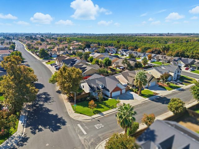 1109 W Cinnamon Avenue, Hanford, CA 93230