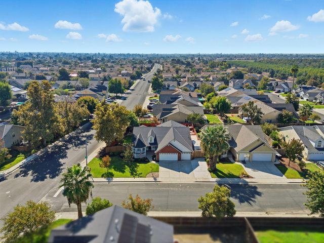 1109 W Cinnamon Avenue, Hanford, CA 93230