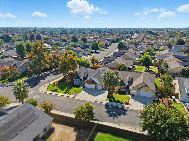 1109 W Cinnamon Avenue, Hanford, CA 93230