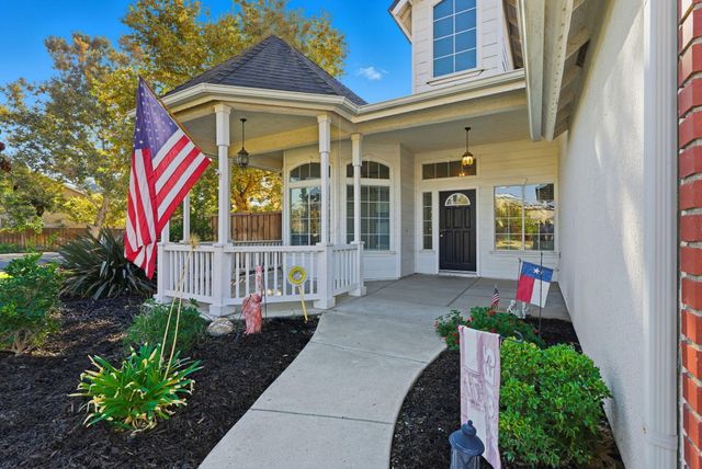 1109 W Cinnamon Avenue, Hanford, CA 93230