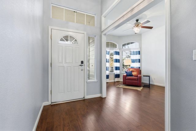 1109 W Cinnamon Avenue, Hanford, CA 93230