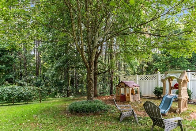 17 Pineforest Drive, Winterville, GA 30683
