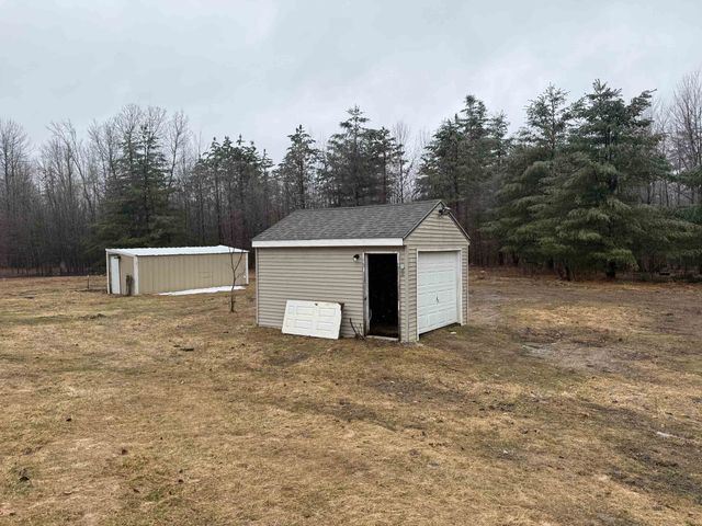 8211 W Moorestown Road, Manton, MI 49663