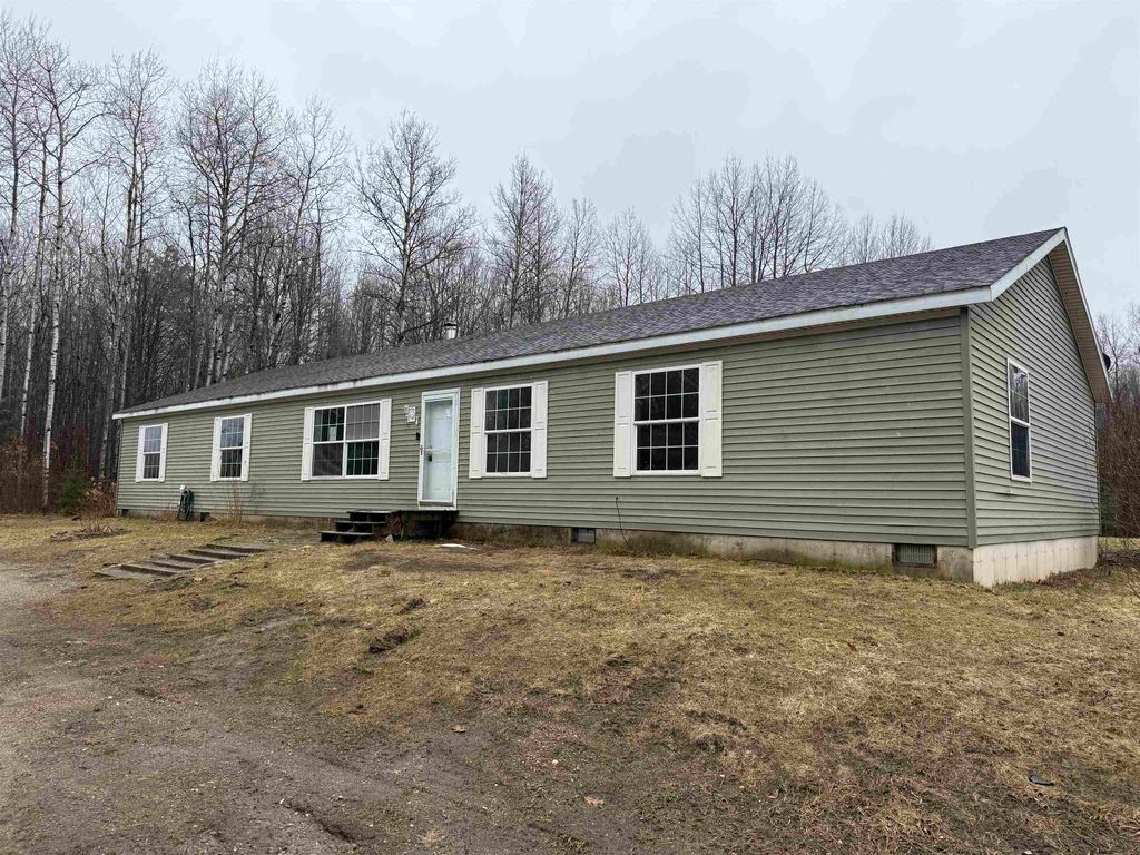 8211 W Moorestown Road, Manton, MI 49663