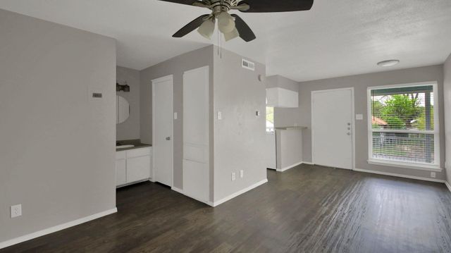 4406 Avenue C Ave 205, Austin, TX 78751