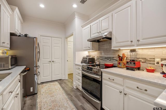 1915 Hollyglen, Tyler, TX 75703