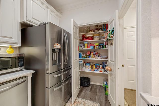 1915 Hollyglen, Tyler, TX 75703