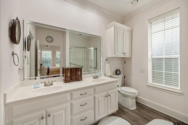 1915 Hollyglen, Tyler, TX 75703