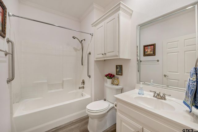 1915 Hollyglen, Tyler, TX 75703