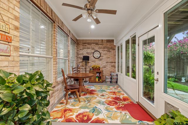 1915 Hollyglen, Tyler, TX 75703