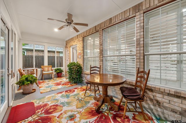 1915 Hollyglen, Tyler, TX 75703