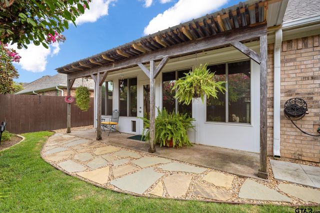1915 Hollyglen, Tyler, TX 75703