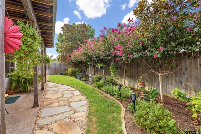 1915 Hollyglen, Tyler, TX 75703