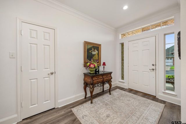 1915 Hollyglen, Tyler, TX 75703
