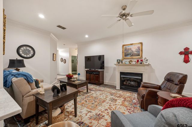 1915 Hollyglen, Tyler, TX 75703