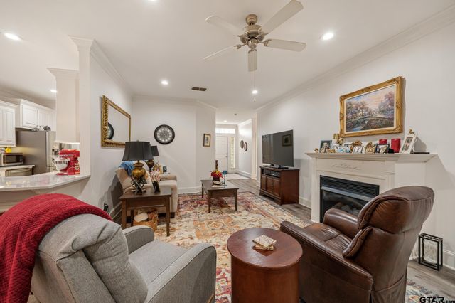 1915 Hollyglen, Tyler, TX 75703