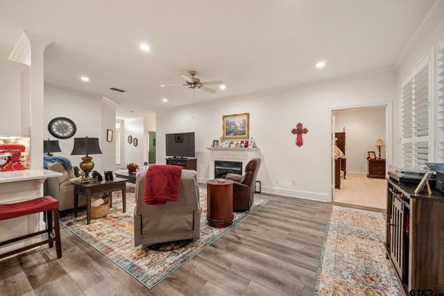1915 Hollyglen, Tyler, TX 75703