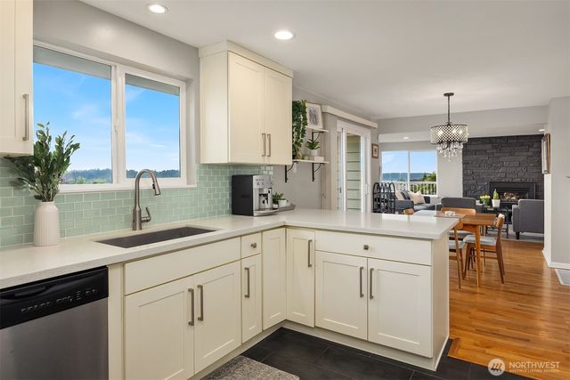 811 Grant Avenue S, Renton, WA 98057