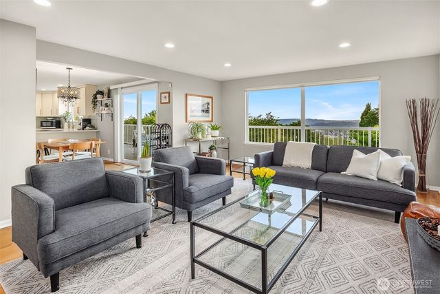 811 Grant Avenue S, Renton, WA 98057