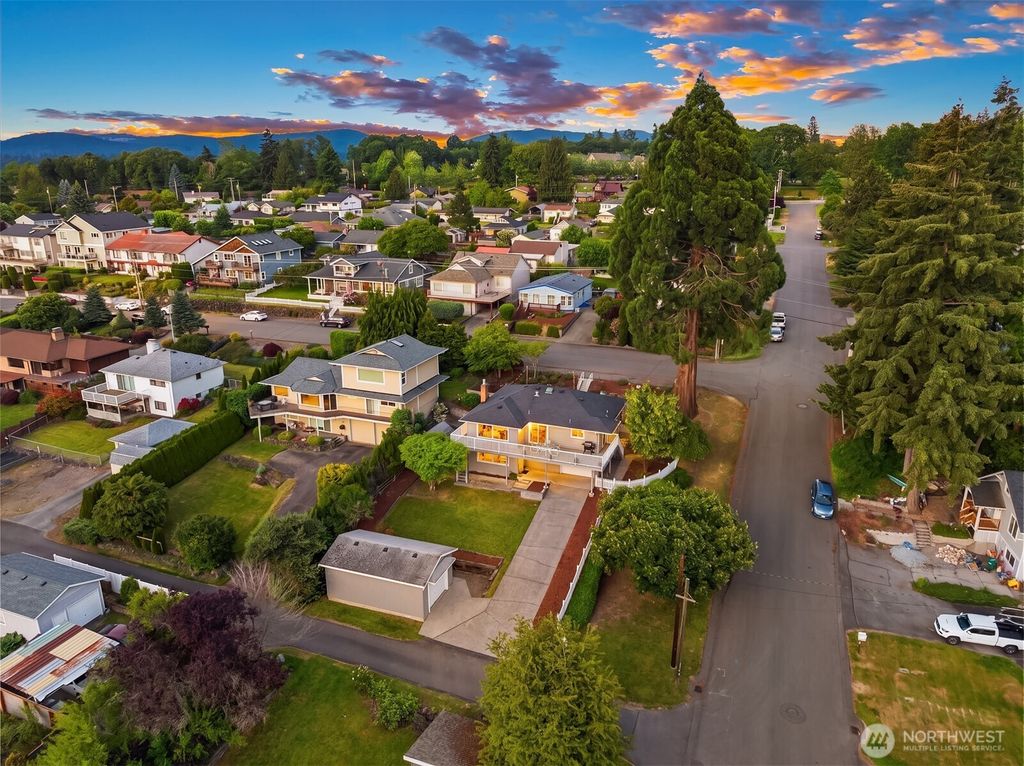 811 Grant Avenue S, Renton, WA 98057