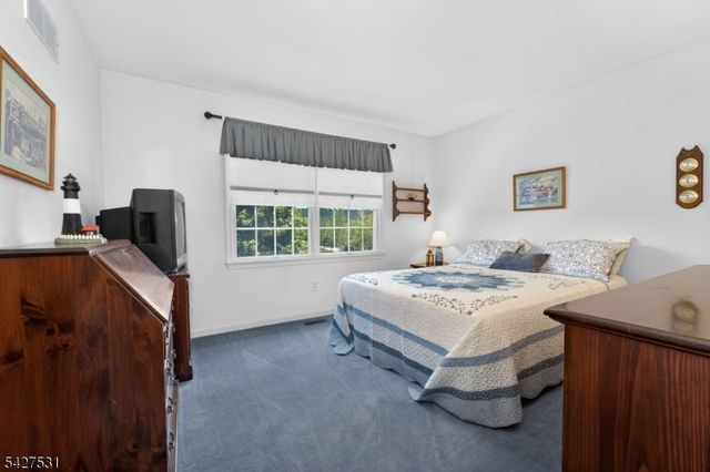 21 Surry Lane, Franklin Twp., NJ 08802