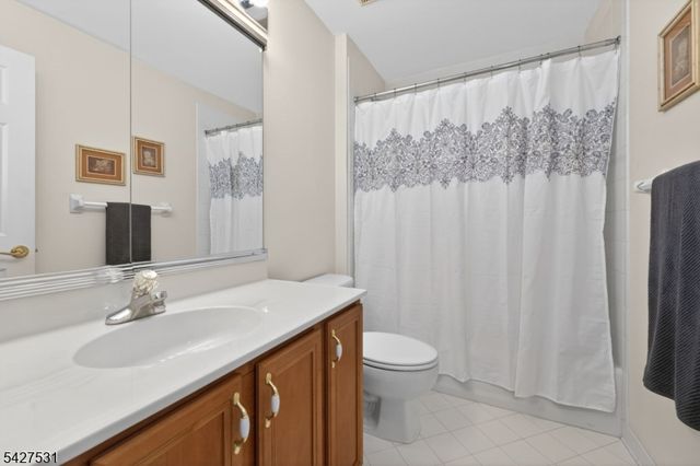 21 Surry Lane, Franklin Twp., NJ 08802