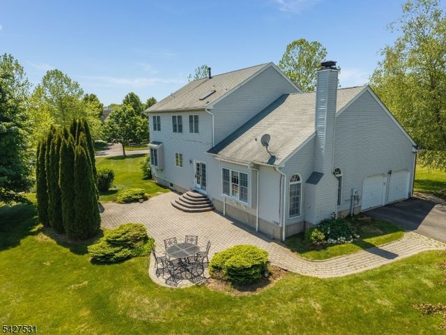 21 Surry Lane, Franklin Twp., NJ 08802