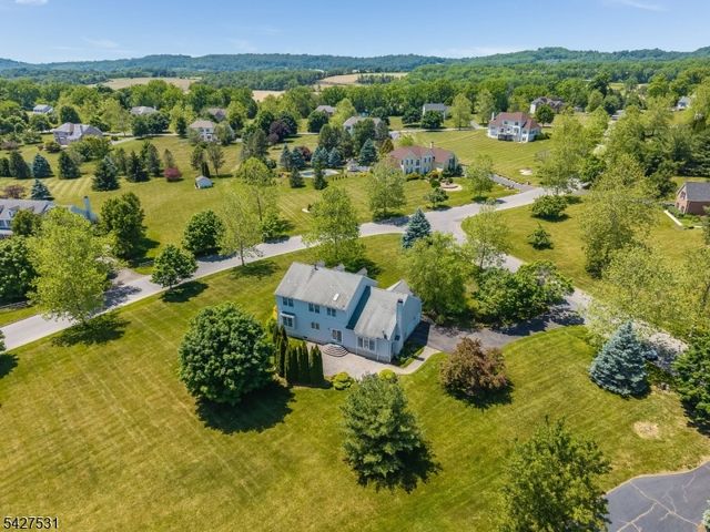 21 Surry Lane, Franklin Twp., NJ 08802