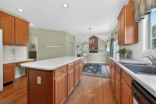 21 Surry Lane, Franklin Twp., NJ 08802