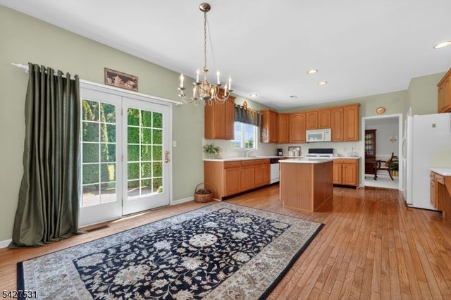 21 Surry Lane, Franklin Twp., NJ 08802