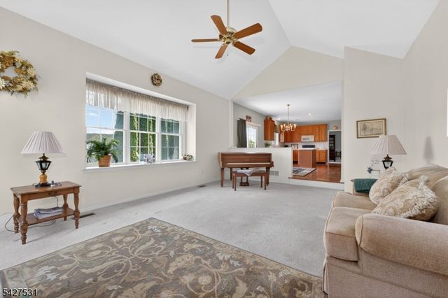 21 Surry Lane, Franklin Twp., NJ 08802