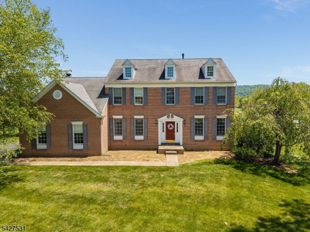 21 Surry Lane, Franklin Twp., NJ 08802