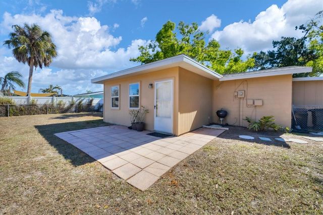 5135 BROOKMEADE DRIVE, Sarasota, FL 34232