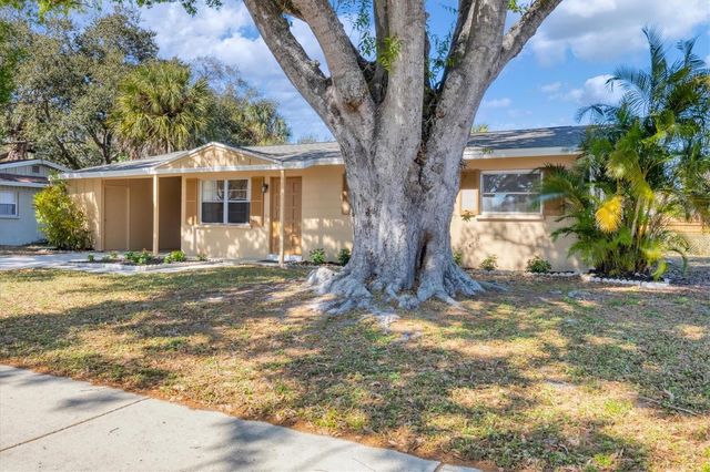 5135 BROOKMEADE DRIVE, Sarasota, FL 34232