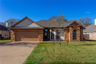 2717 Colony Village Drive, Bryan, TX 77808